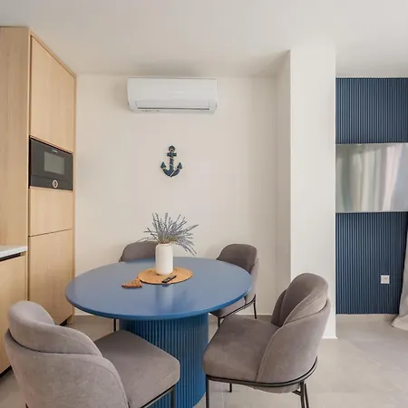 Apartament Dernaj *